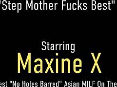 Maxines的大屁股用来舔