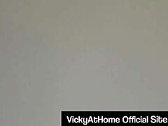 Vicky Vettes的情色口交场景